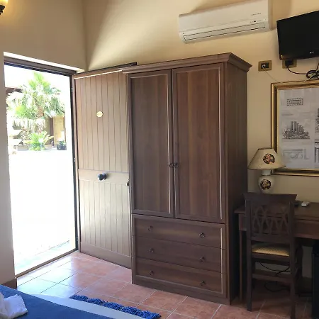 Alisia Bed & Breakfast 4*